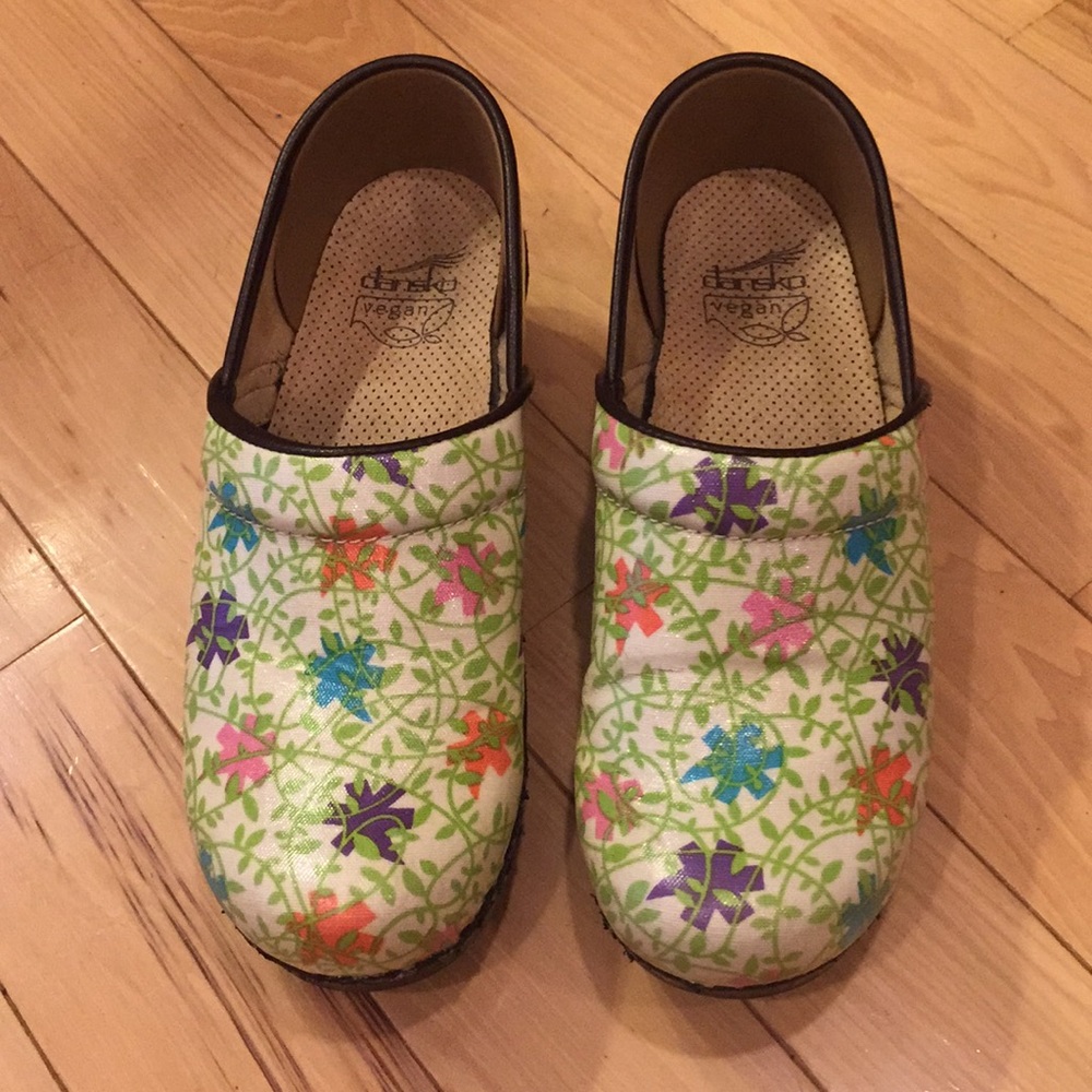 VEGAN Dansko Clog